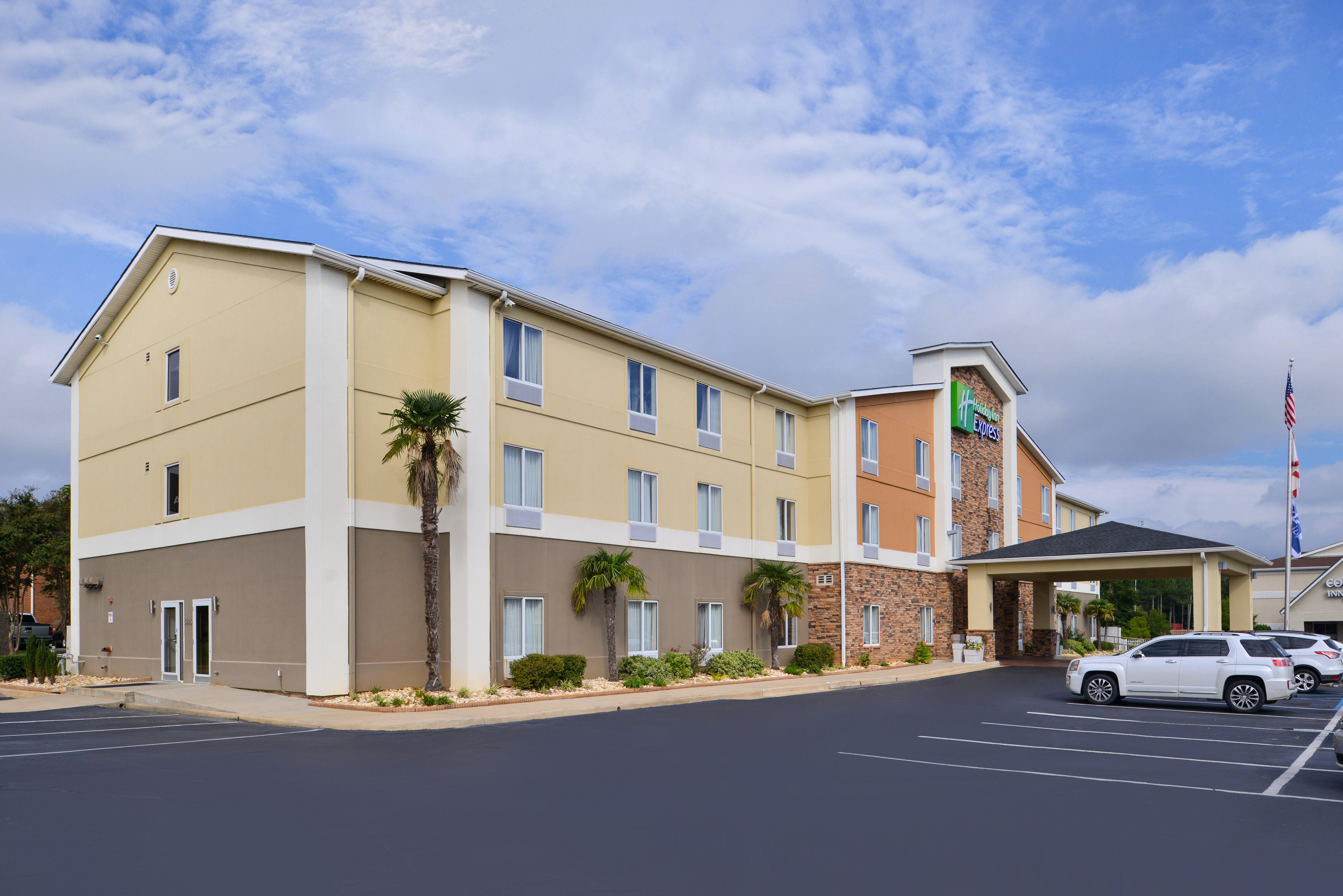 Holiday Inn Express Montgomery East I-85 By Ihg Exterior photo